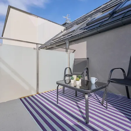 アパート Spacious Family With Free Garage By Renters ヴロツワフ