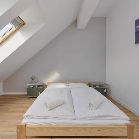 Spacious Family With Free Garage By Renters アパート